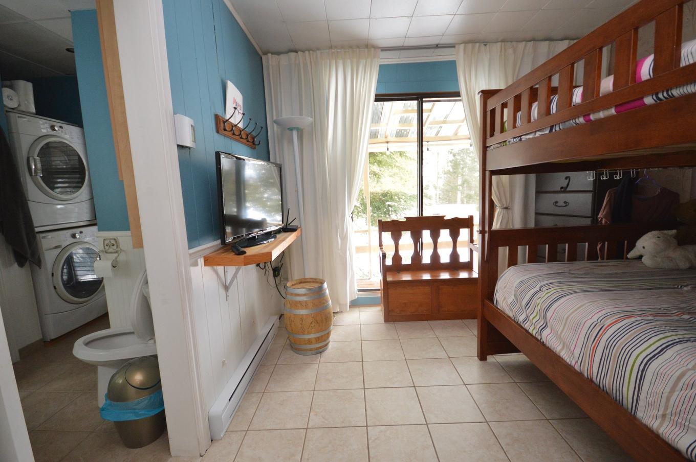 Chambre à coucher - 12437 Ch. Chadrofer, Labelle, QC - Indoor Photo Showing Laundry Room