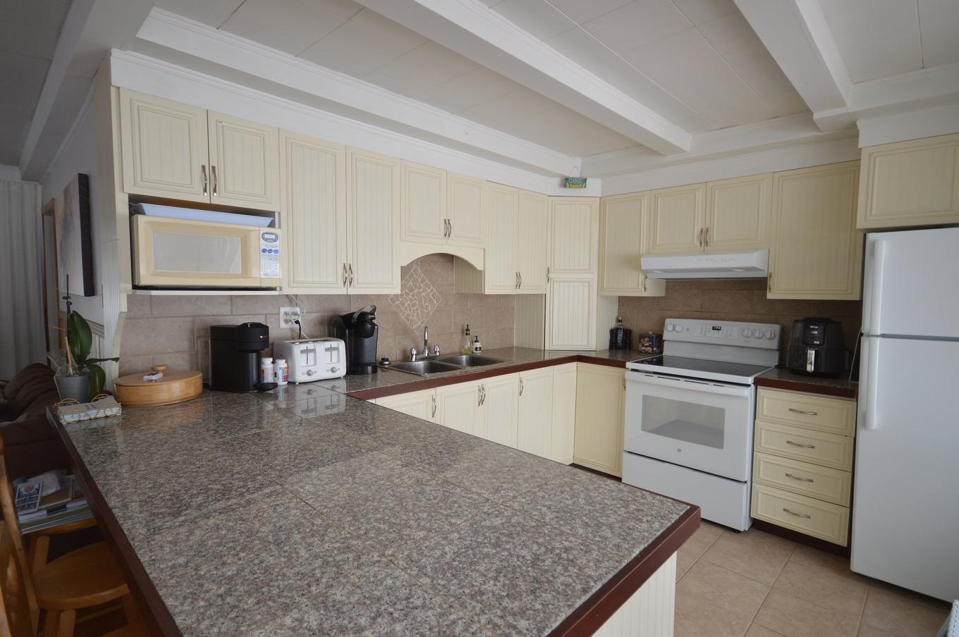 Cuisine - 12437 Ch. Chadrofer, Labelle, QC - Indoor Photo Showing Kitchen With Double Sink