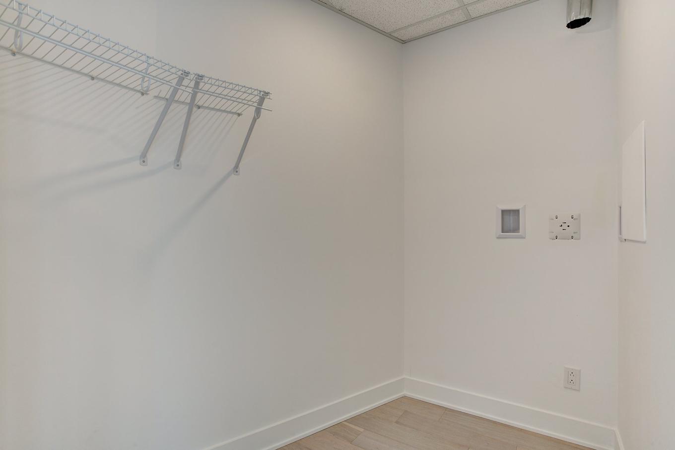 Salle de lavage - 1024-7227 Boul. Newman, Montréal (Lasalle), QC - Indoor