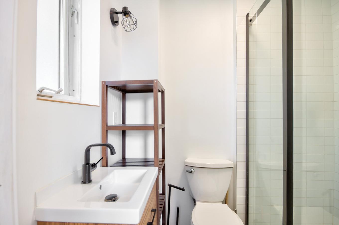 Bathroom - 2203 Rue Sherbrooke E., Montréal (Le Plateau-Mont-Royal), QC - Indoor Photo Showing Bathroom