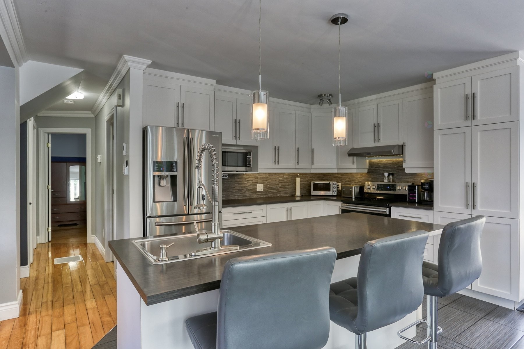Kitchen - 5200 Rue De L'Église, Notre-Dame-Du-Mont-Carmel, QC - Indoor Photo Showing Kitchen With Upgraded Kitchen