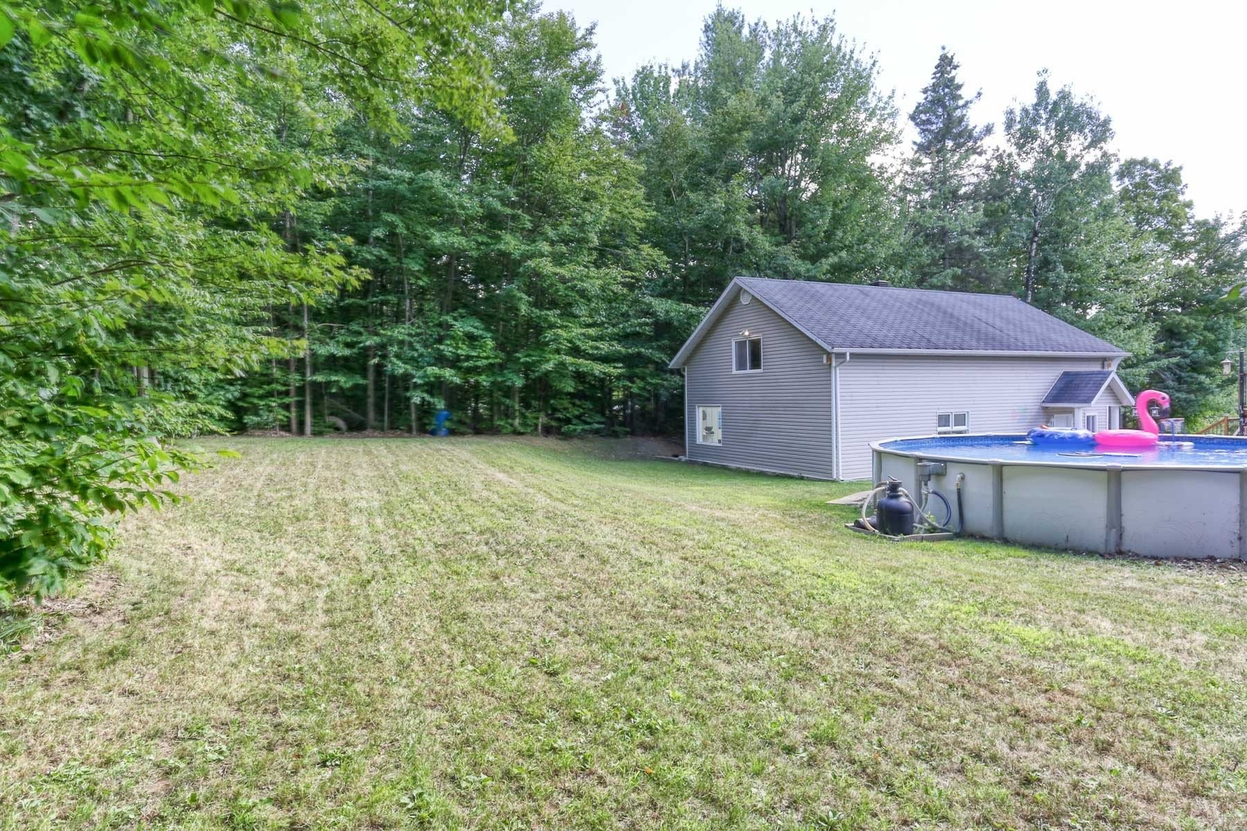 Courtyard - 5200 Rue De L'Église, Notre-Dame-Du-Mont-Carmel, QC - Outdoor With Above Ground Pool