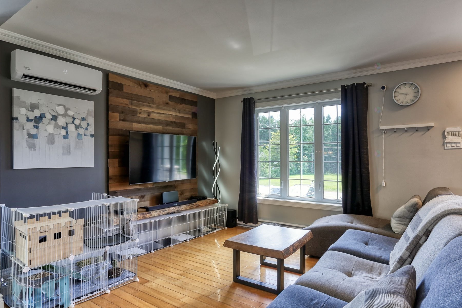 Living Room - 5200 Rue De L'Église, Notre-Dame-Du-Mont-Carmel, QC - Indoor Photo Showing Living Room