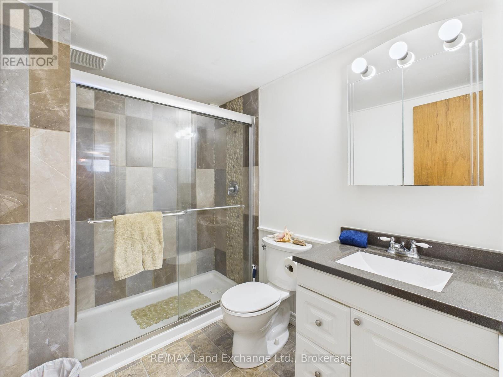 213 Huron Road Road, Huron-Kinloss, ON - Indoor Photo Showing Bathroom