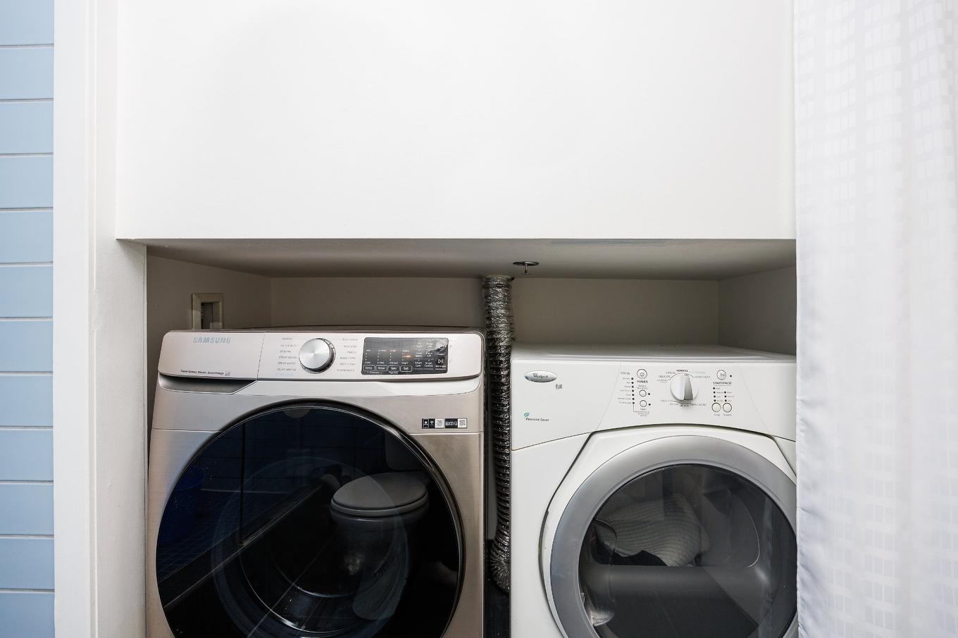 Salle de bains - 441-3700 Rue St-Antoine O., Montréal (Le Sud-Ouest), QC - Indoor Photo Showing Laundry Room
