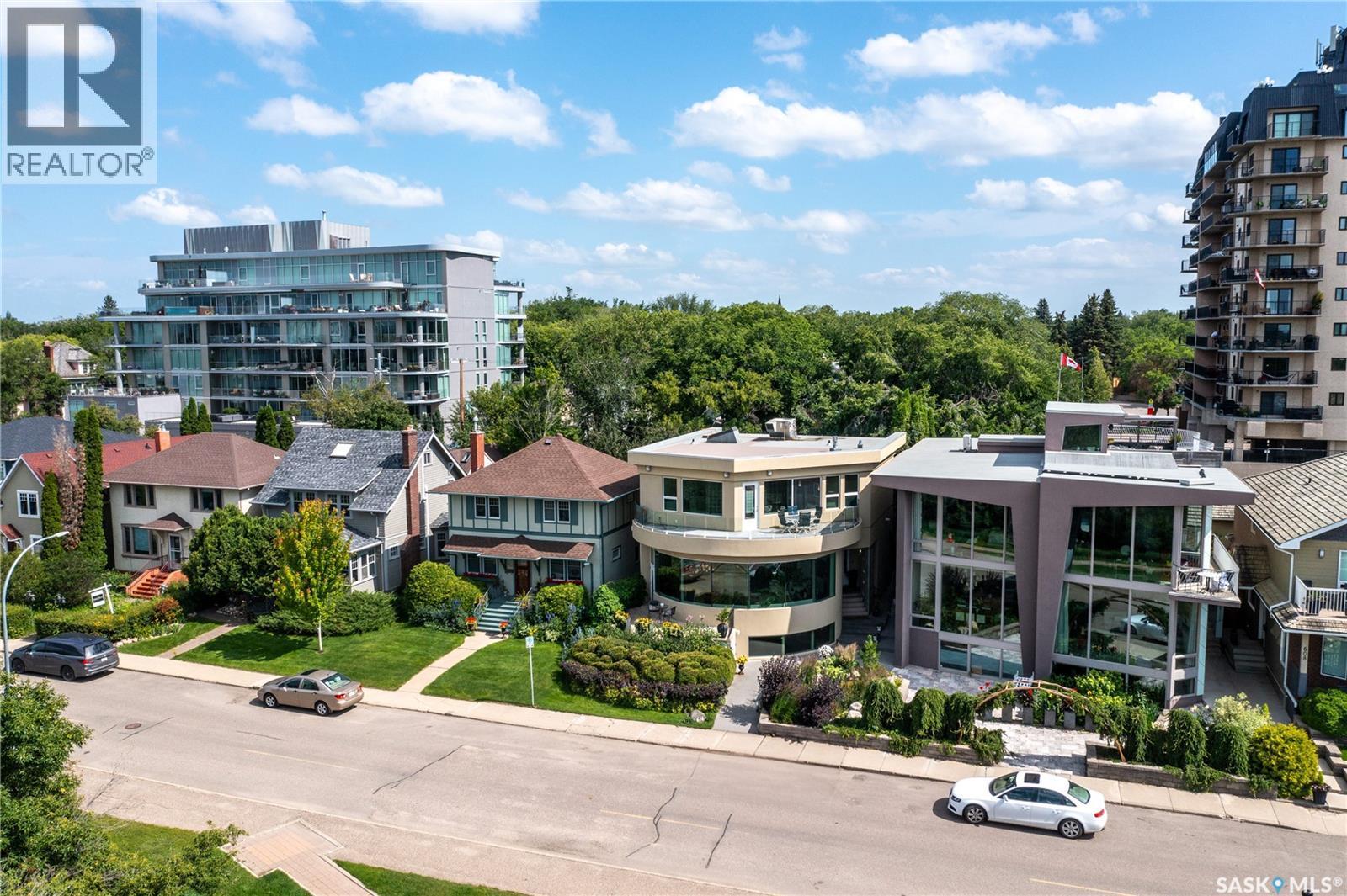 616 Saskatchewan Crescent E, Saskatoon, SK - Outdoor With Balcony With Facade
