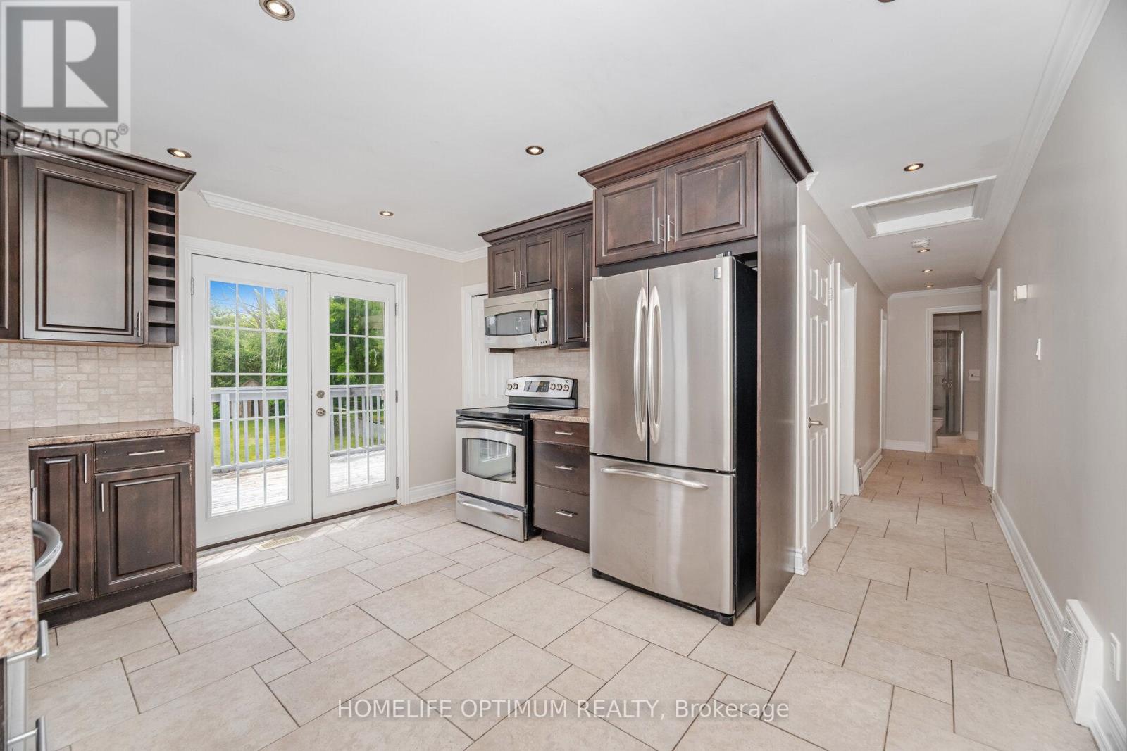 128 Eagle Street, Newmarket, ON - Indoor Photo Showing Kitchen