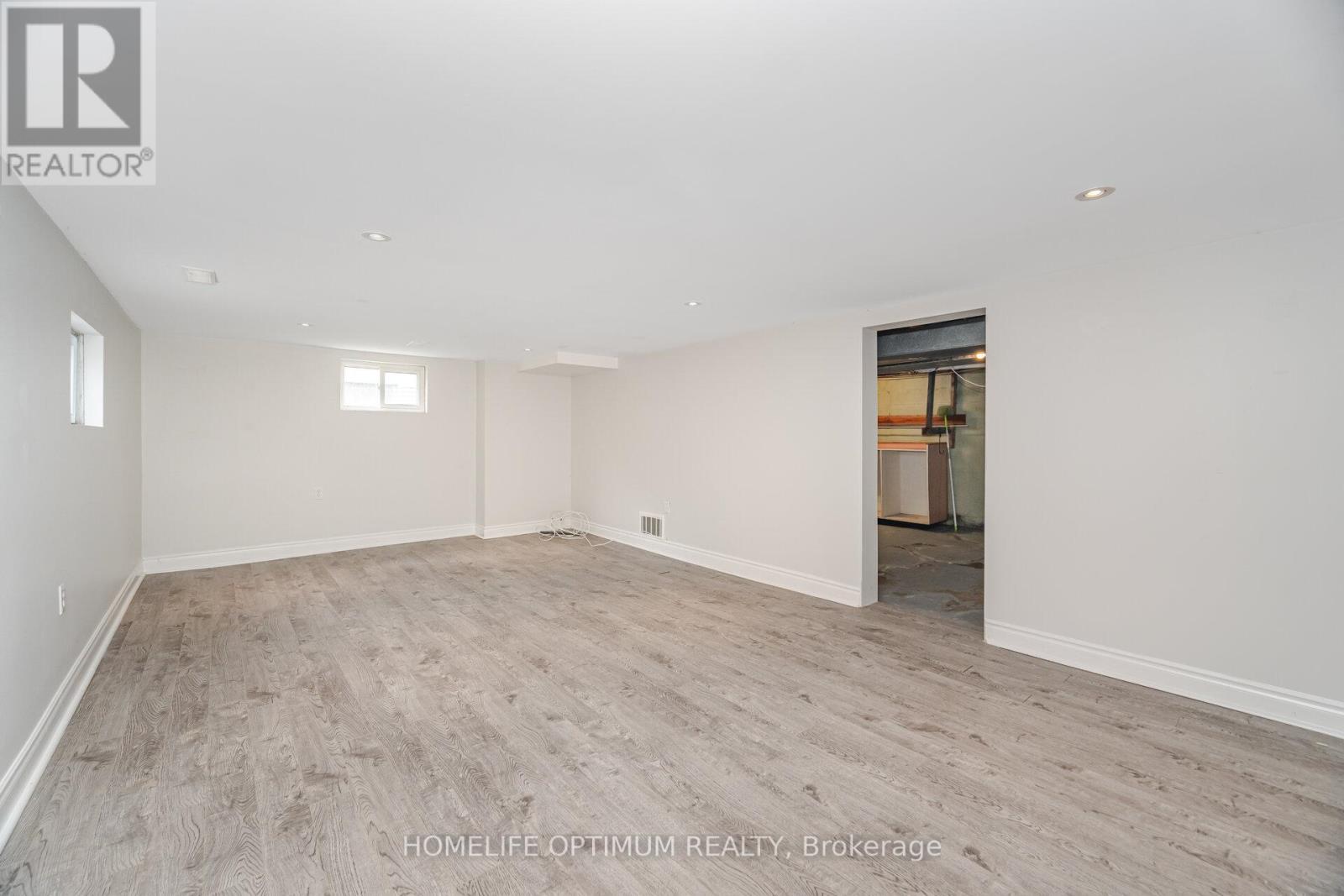 128 Eagle Street, Newmarket, ON - Indoor