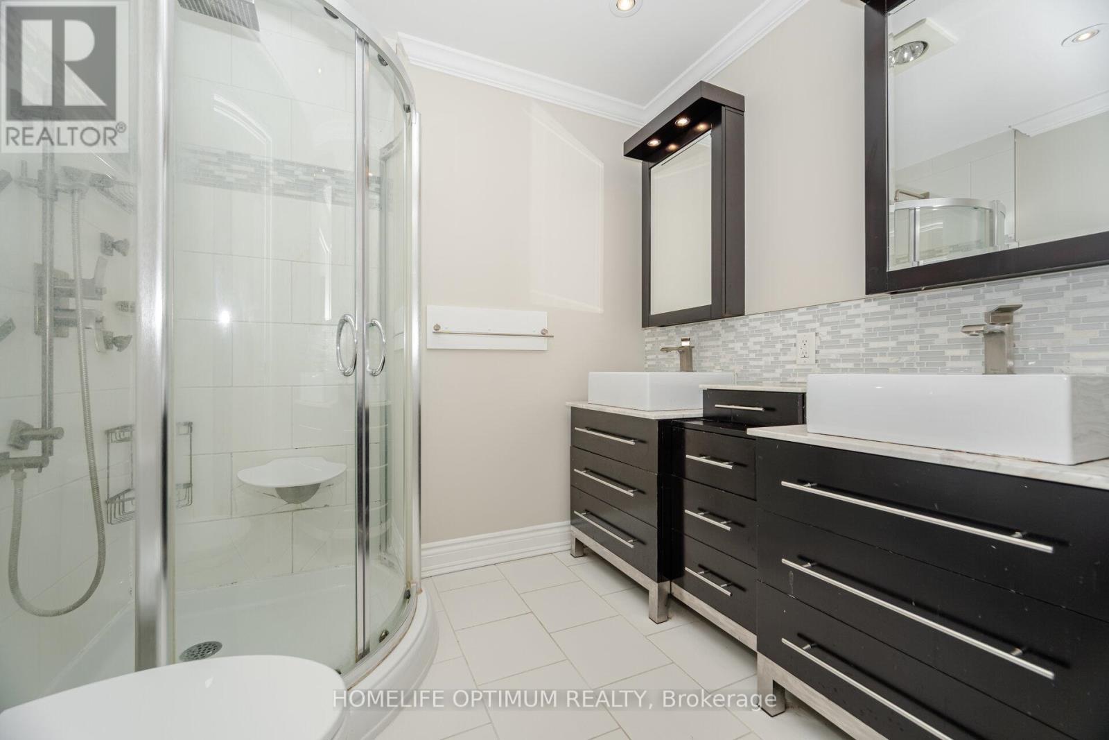 128 Eagle Street, Newmarket, ON - Indoor Photo Showing Bathroom