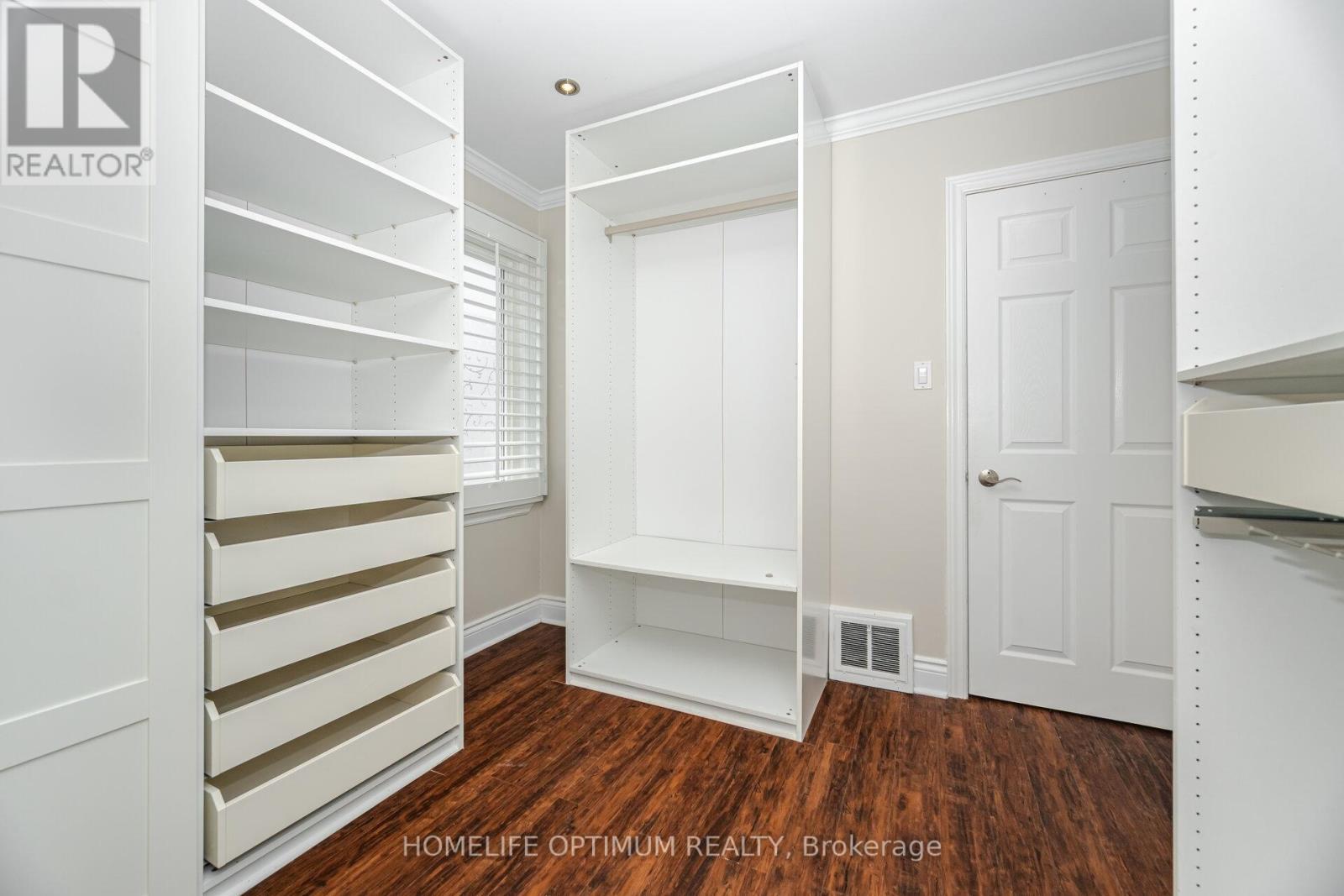 128 Eagle Street, Newmarket, ON - Indoor