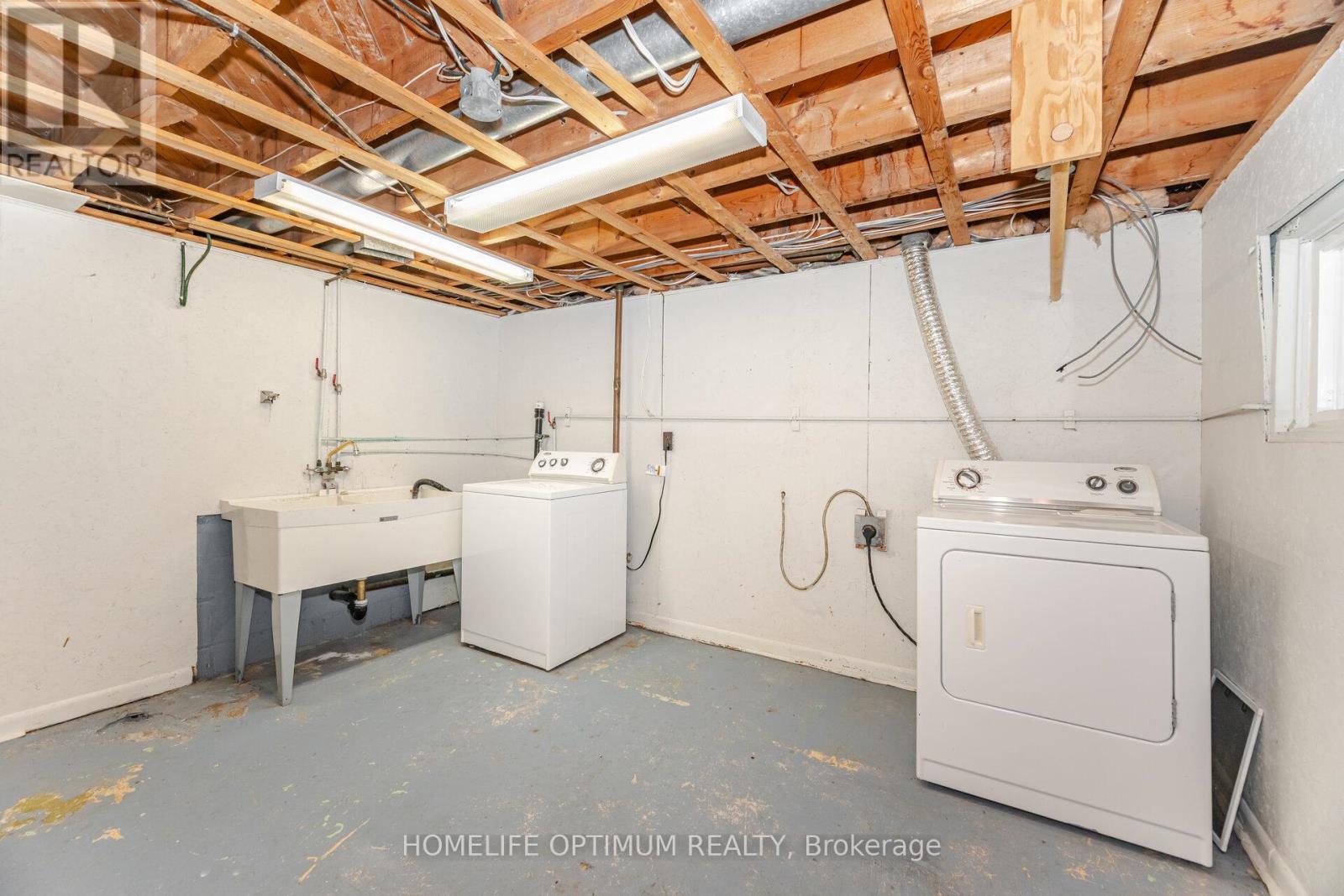 128 Eagle Street, Newmarket, ON - Indoor Photo Showing Laundry Room