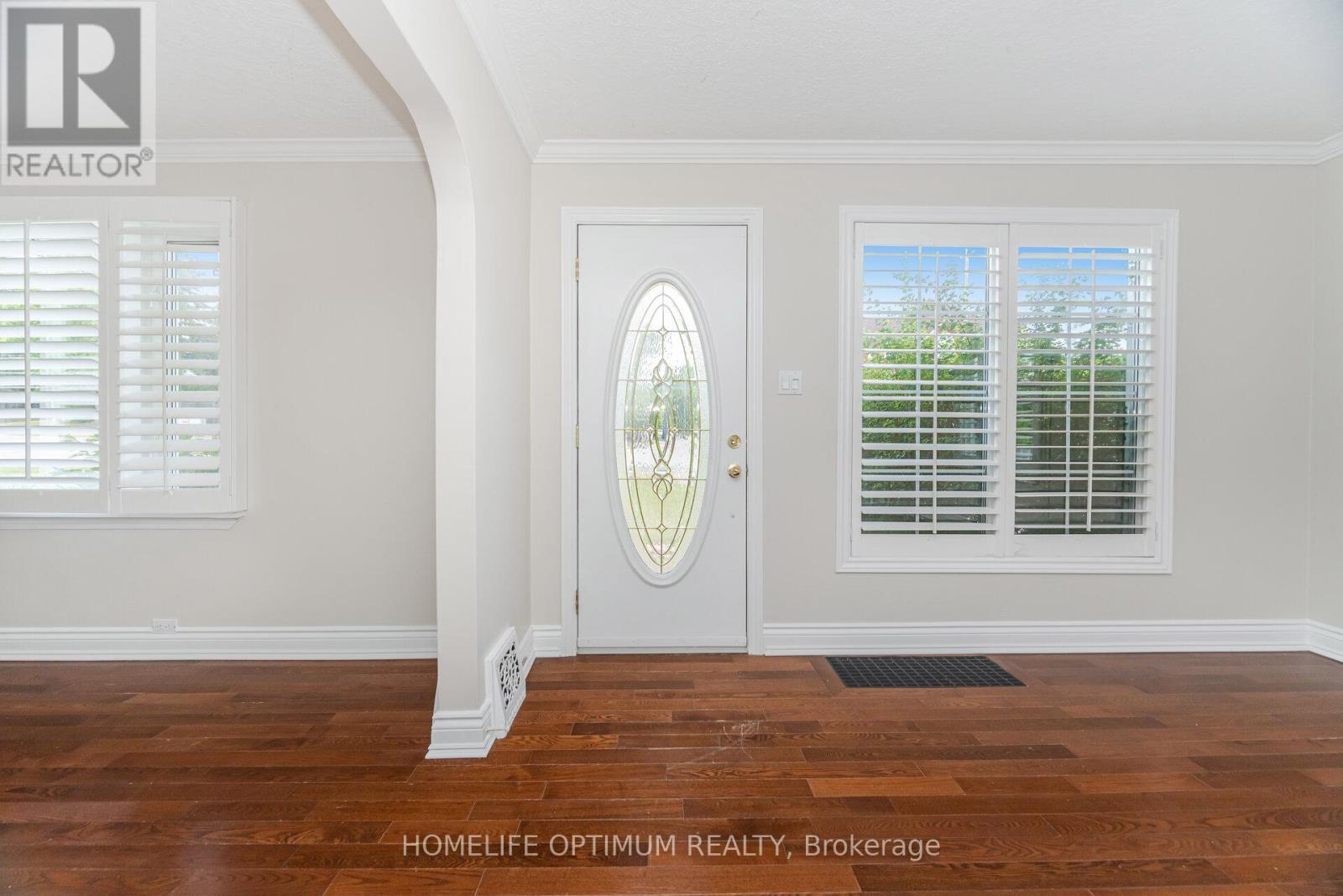Front door - 128 Eagle Street, Newmarket, ON - Indoor Photo Showing Other Room