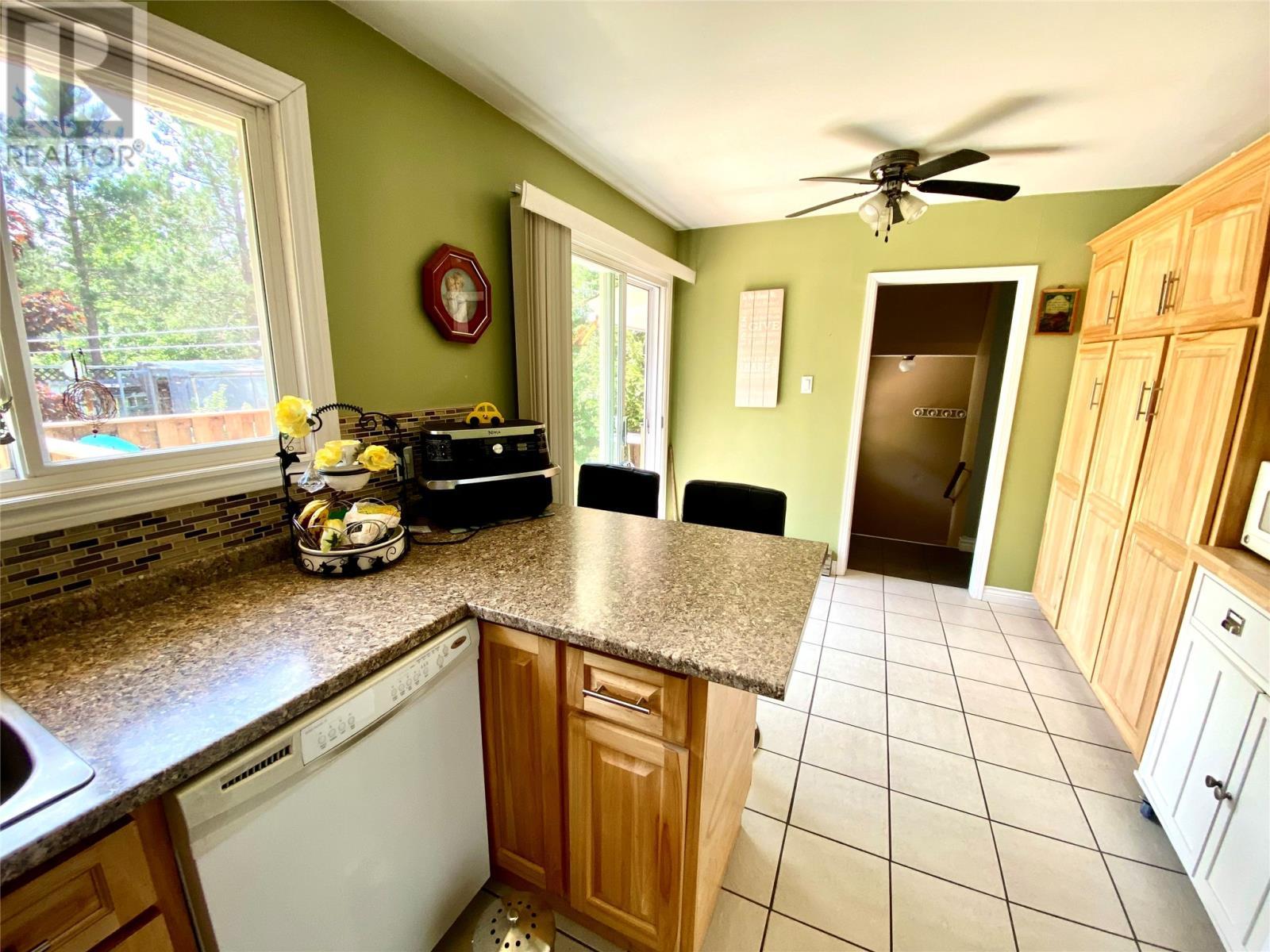 47 Main Street N, Eastport, NL - Indoor Photo Showing Kitchen