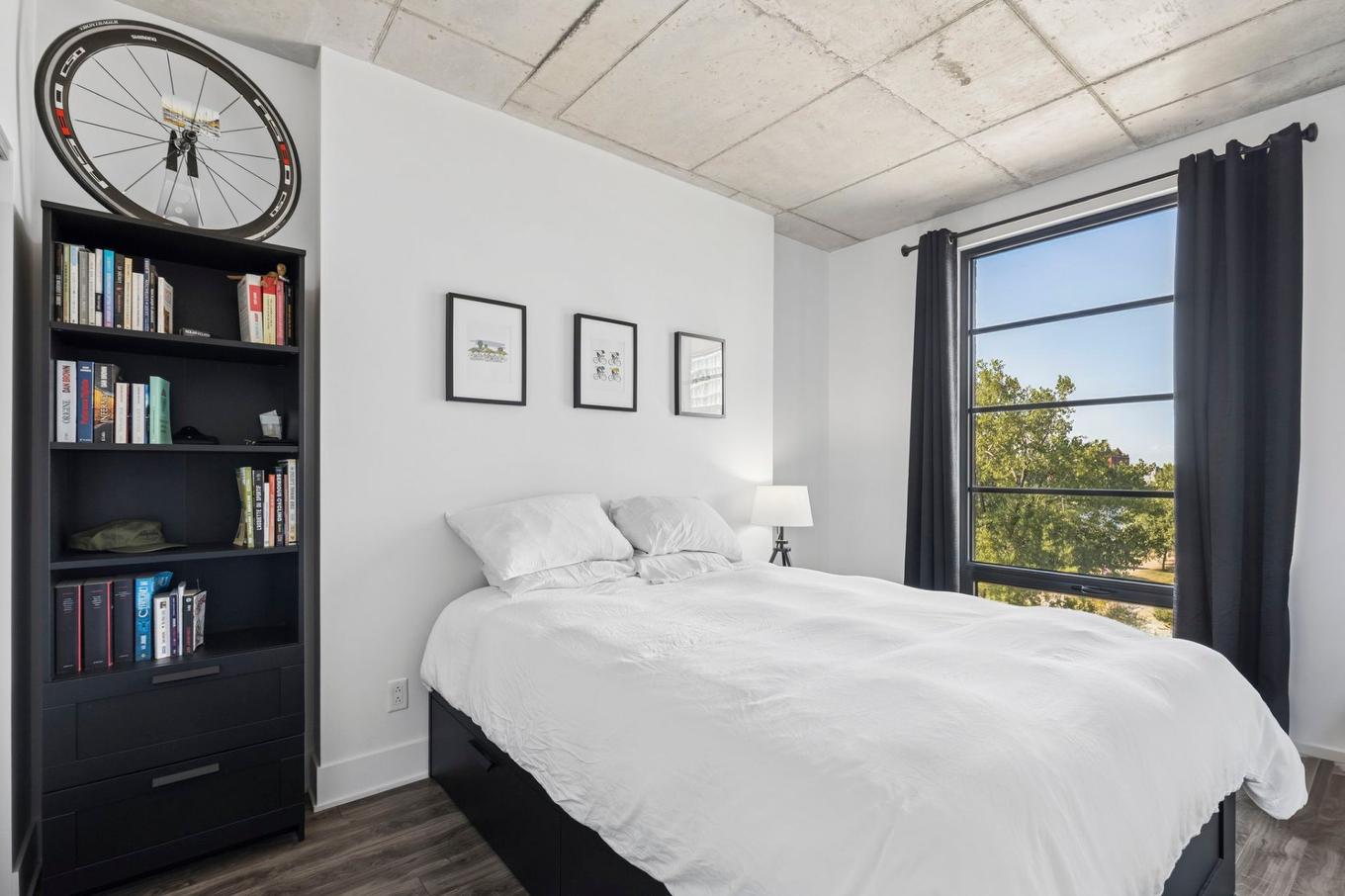 Chambre à coucher - 612-1340 Rue Olier, Montréal (Le Sud-Ouest), QC - Indoor Photo Showing Bedroom