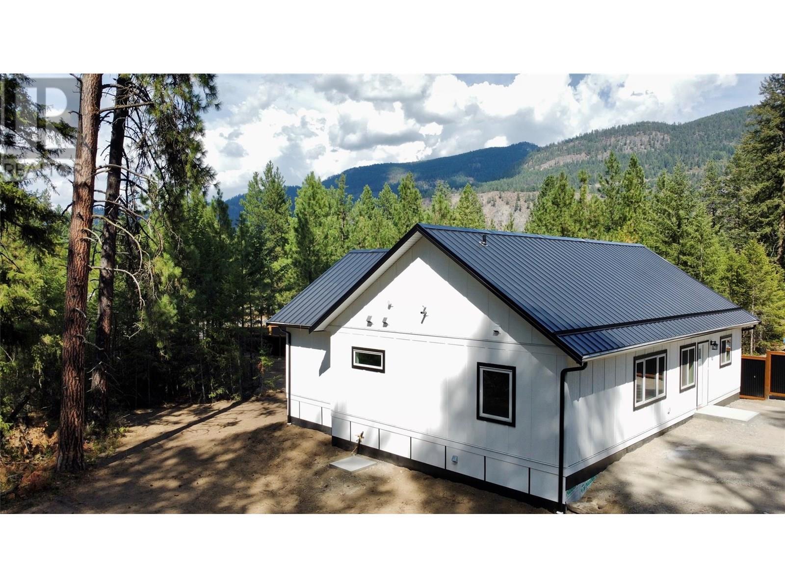 160 3Rd Avenue, Christina Lake, BC - Outdoor