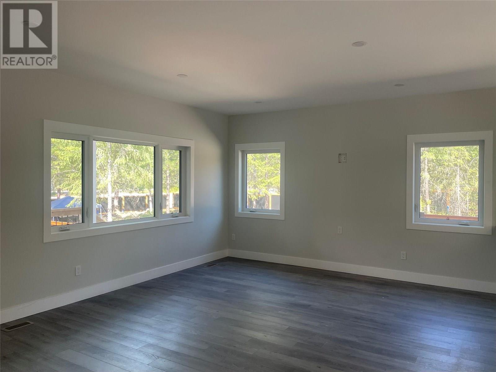 160 3Rd Avenue, Christina Lake, BC - Indoor Photo Showing Other Room