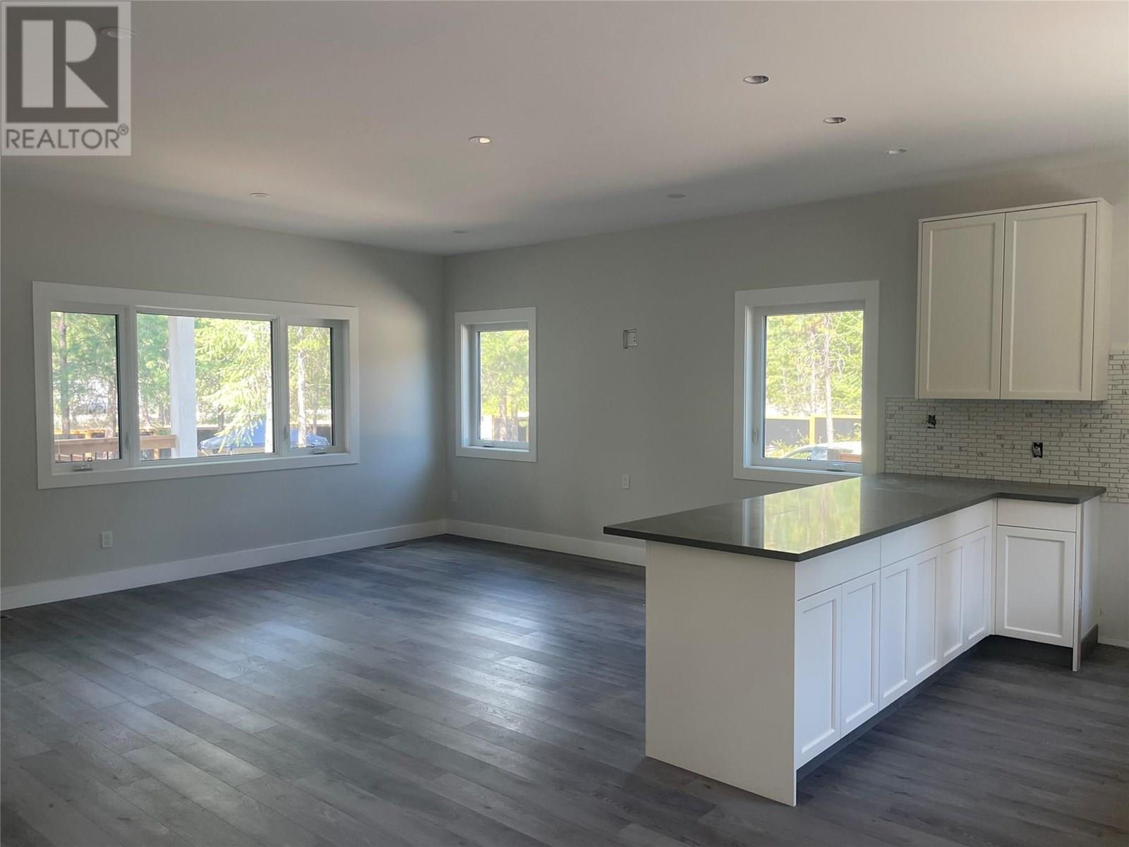 160 3Rd Avenue, Christina Lake, BC - Indoor