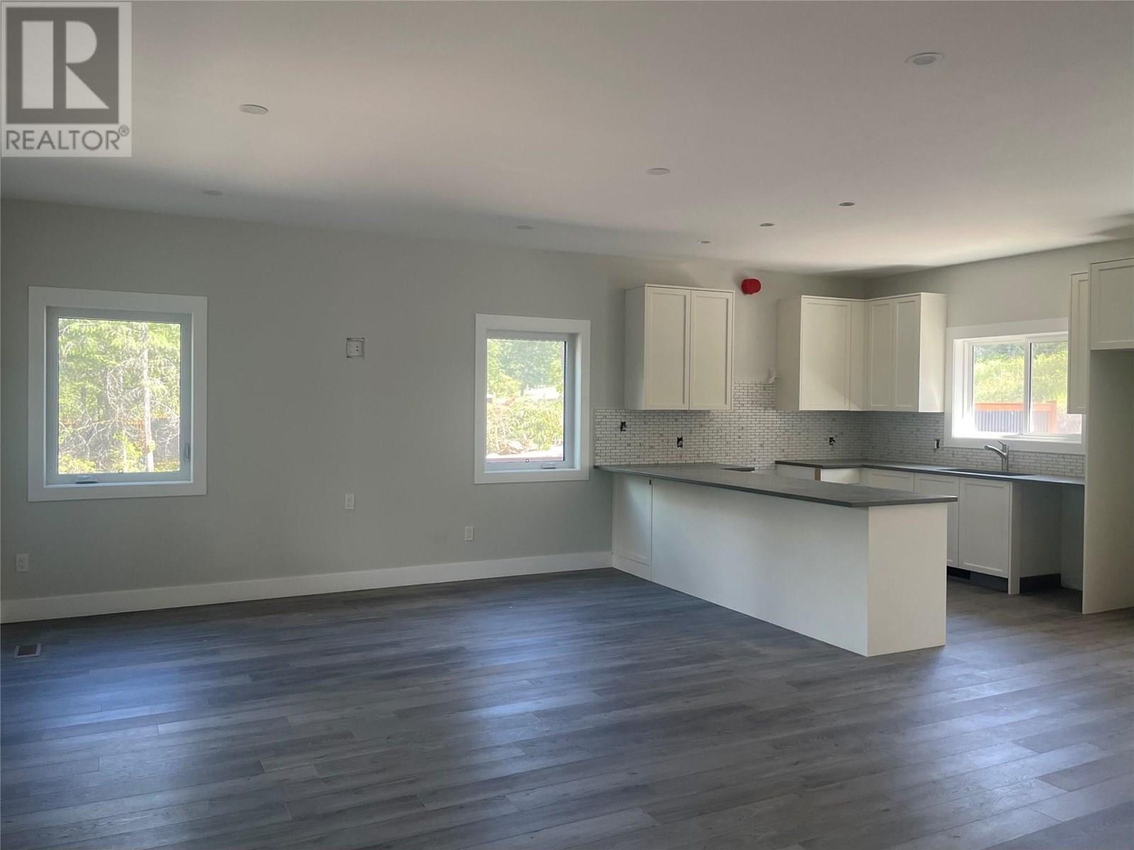 160 3Rd Avenue, Christina Lake, BC - Indoor Photo Showing Kitchen
