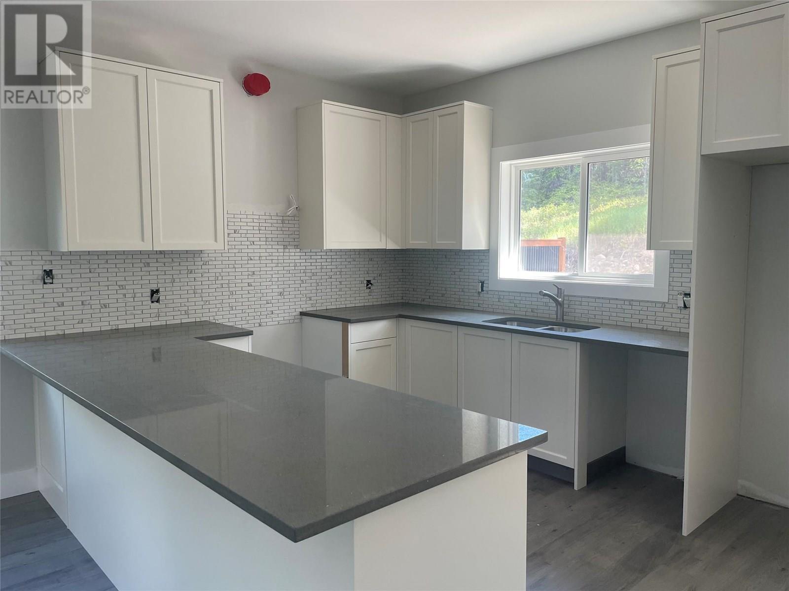 160 3Rd Avenue, Christina Lake, BC - Indoor Photo Showing Kitchen