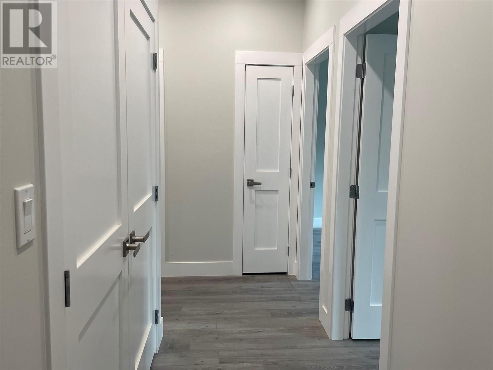 160 3Rd Avenue, Christina Lake, BC - Indoor Photo Showing Other Room