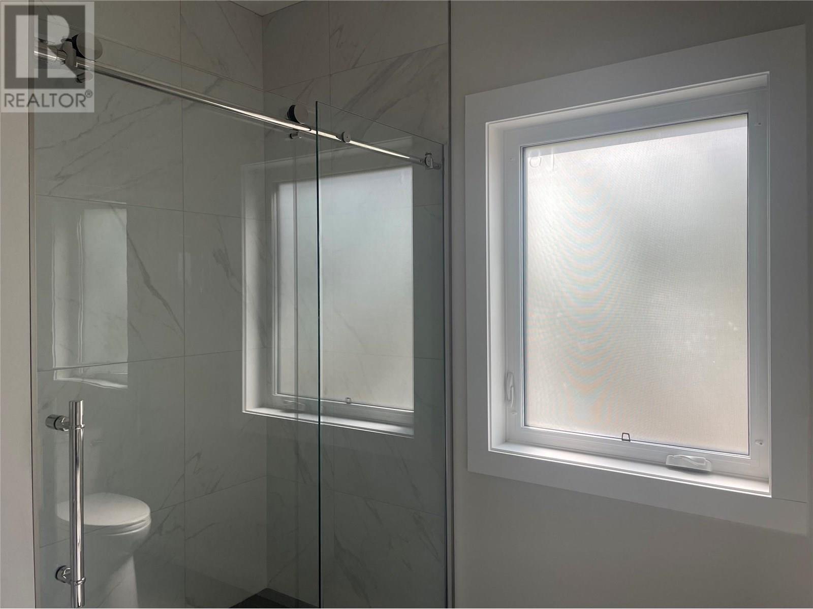 160 3Rd Avenue, Christina Lake, BC - Indoor Photo Showing Bathroom