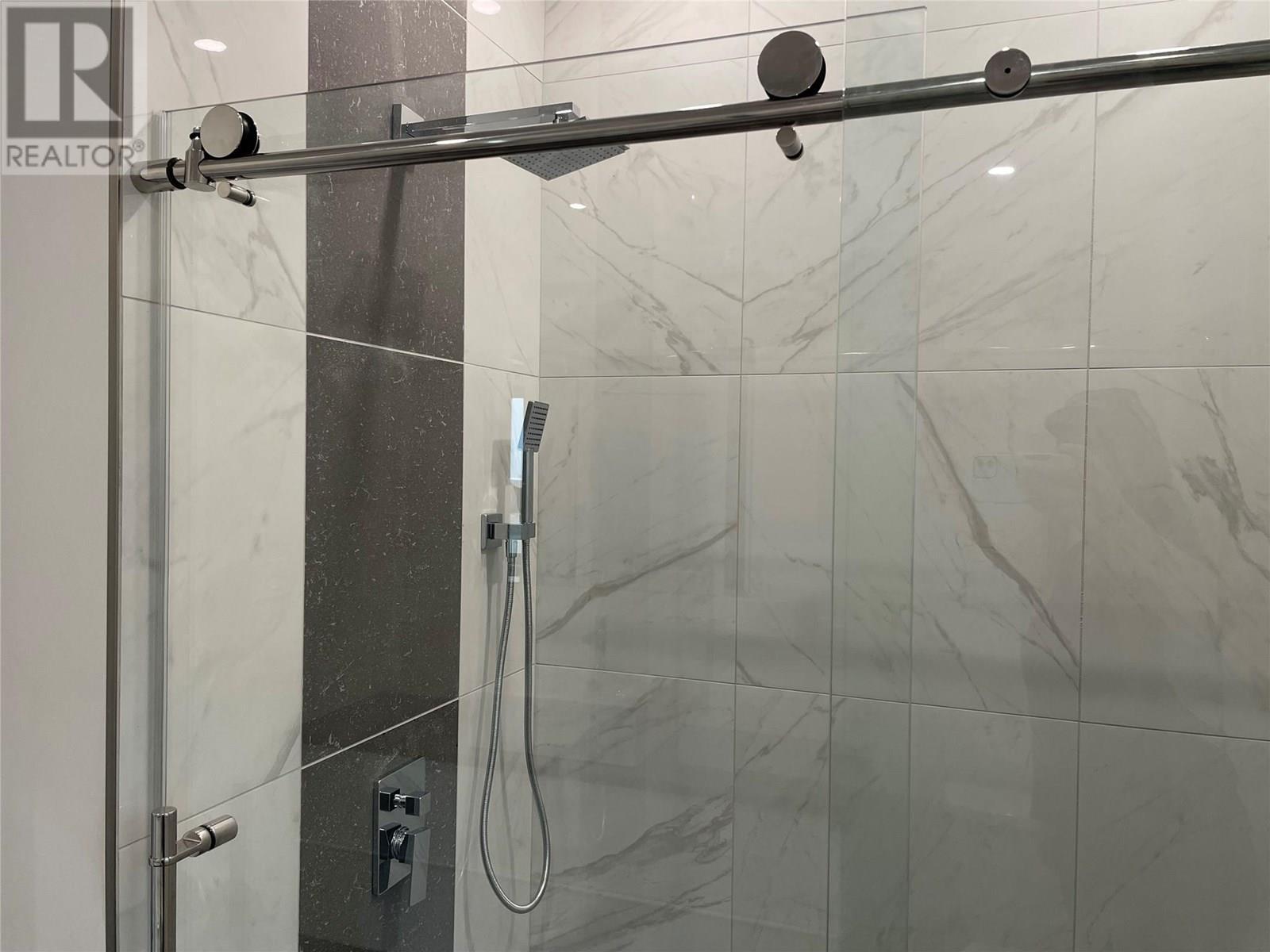 160 3Rd Avenue, Christina Lake, BC - Indoor Photo Showing Bathroom