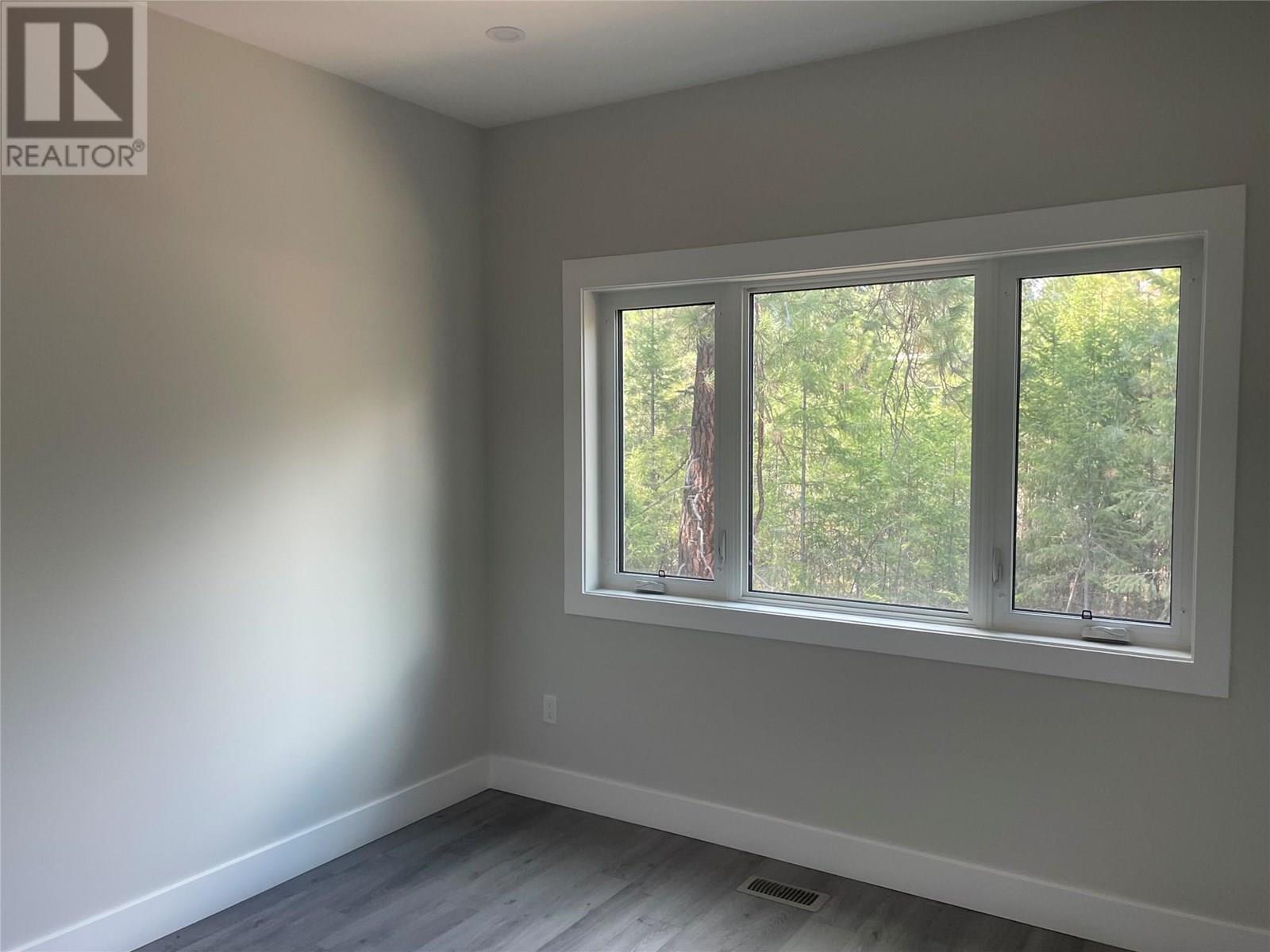 160 3Rd Avenue, Christina Lake, BC - Indoor Photo Showing Other Room