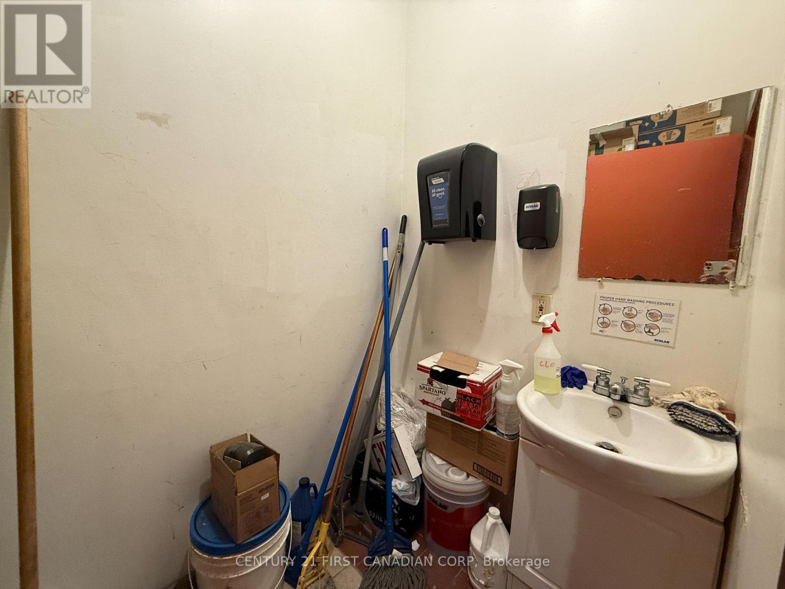 196 Dundas Street, London East (East K), ON