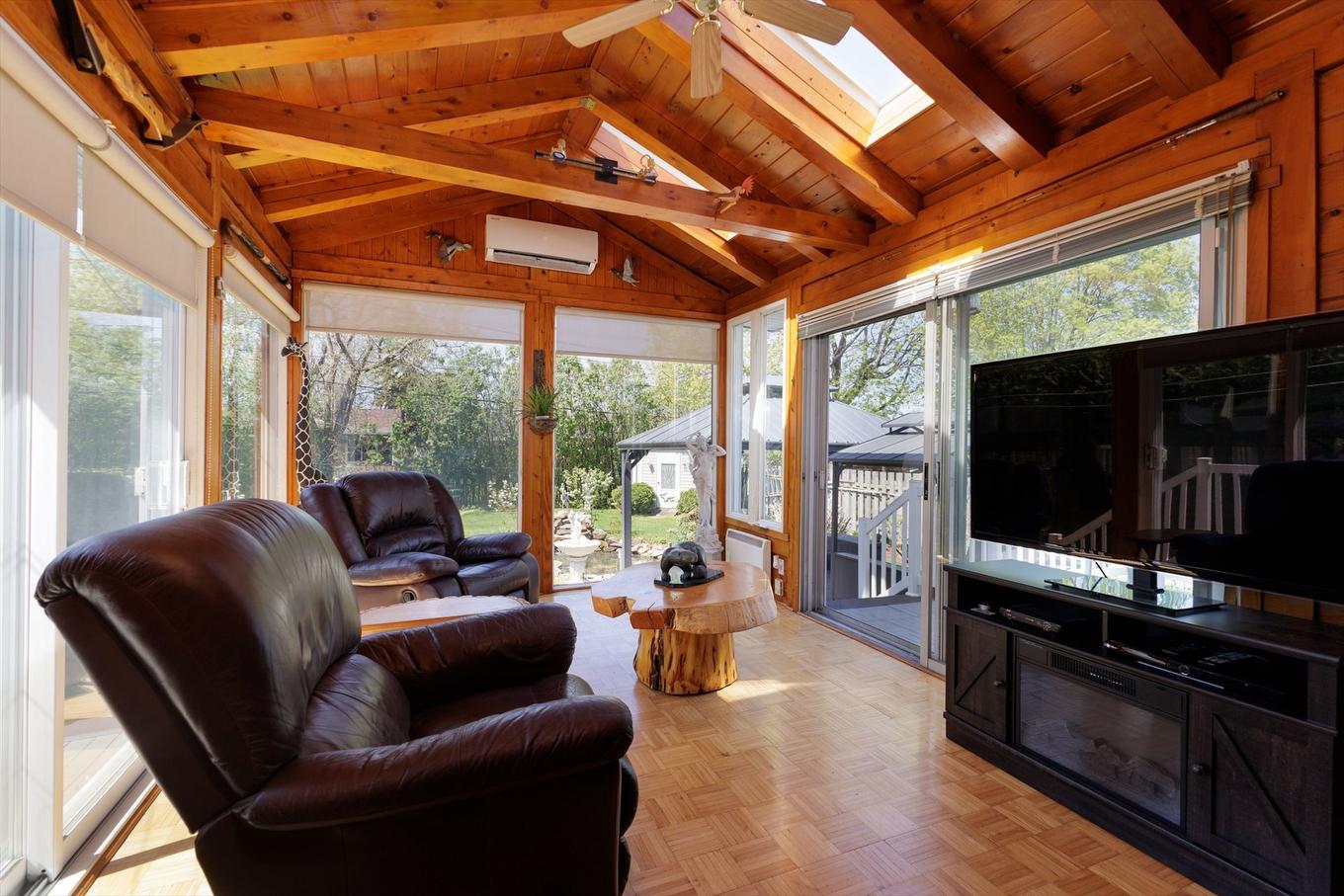 Expédition (porte/quai) - 4584 Rue Hilltop, Montréal (Pierrefonds-Roxboro), QC - Indoor Photo Showing Living Room