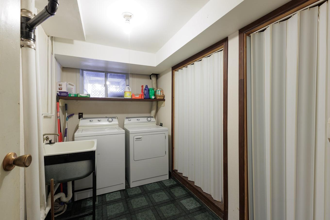 Salle de lavage - 4584 Rue Hilltop, Montréal (Pierrefonds-Roxboro), QC - Indoor Photo Showing Laundry Room