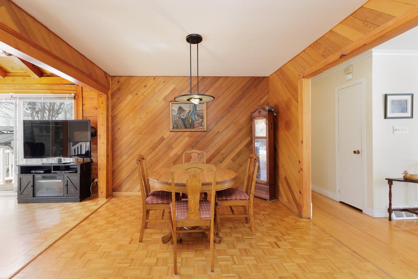 Coin-repas - 4584 Rue Hilltop, Montréal (Pierrefonds-Roxboro), QC - Indoor Photo Showing Dining Room