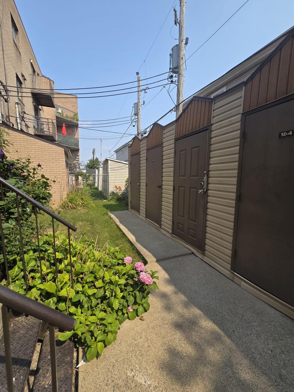 Photo aérienne - 186-421 Rue Éricka, Laval (Fabreville), QC - Outdoor