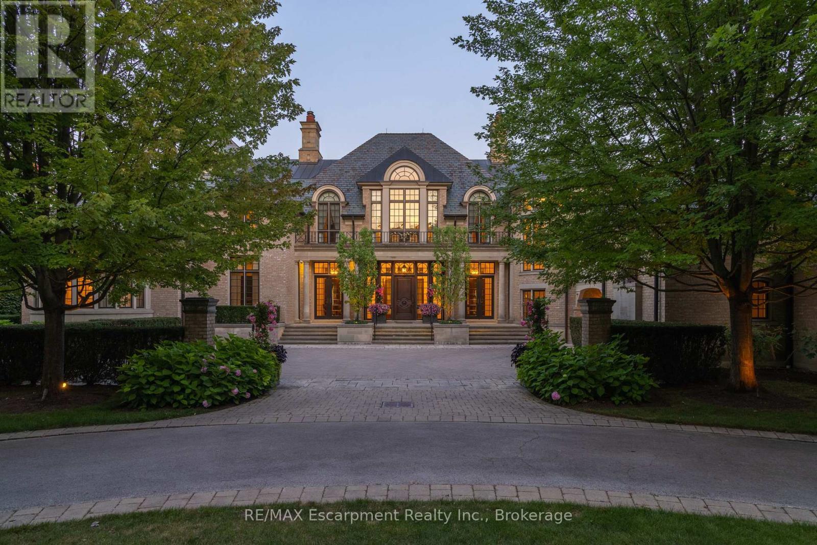 2054 Lakeshore Road E, Oakville (Fd Ford), ON - Outdoor