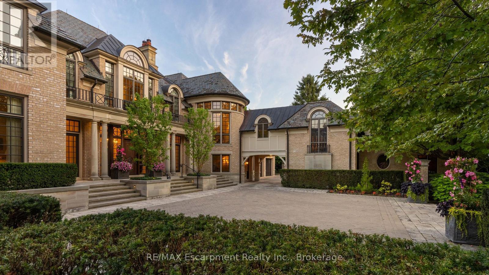 2054 Lakeshore Road E, Oakville (Fd Ford), ON - Outdoor With Facade