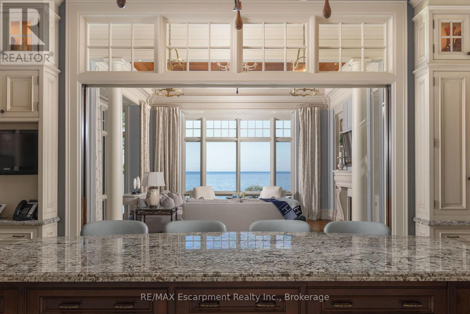 2054 Lakeshore Road E, Oakville (Fd Ford), ON - Indoor Photo Showing Kitchen With Upgraded Kitchen