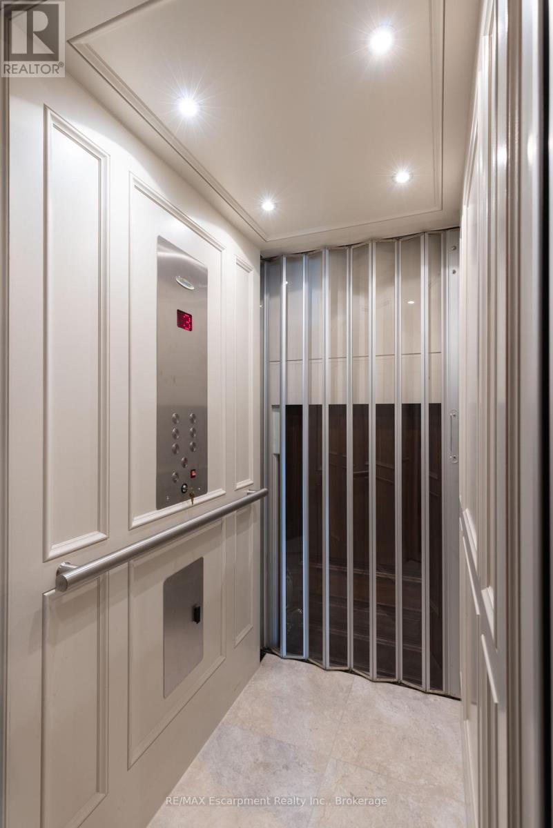 2054 Lakeshore Road E, Oakville (Fd Ford), ON - Indoor