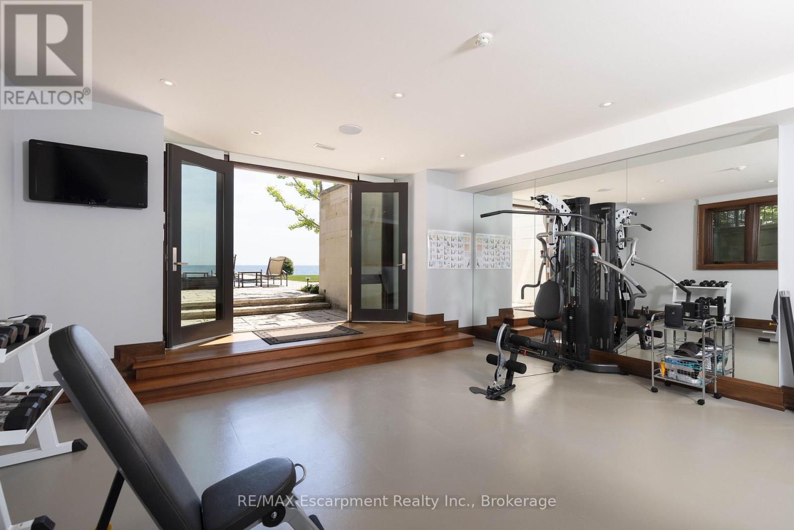 2054 Lakeshore Road E, Oakville (Fd Ford), ON - Indoor Photo Showing Gym Room