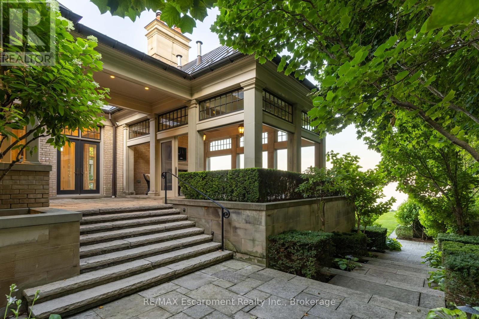 2054 Lakeshore Road E, Oakville (Fd Ford), ON - Outdoor