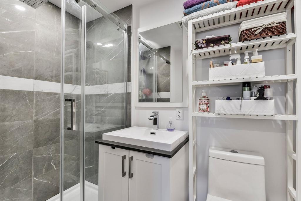 Salle de bains attenante à la CCP - 109-6750 Rue Sherbrooke E., Montréal (Mercier/Hochelaga-Maisonneuve), QC - Indoor Photo Showing Bathroom