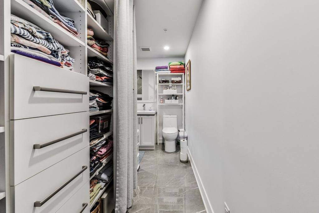 Penderie (Walk-in) - 109-6750 Rue Sherbrooke E., Montréal (Mercier/Hochelaga-Maisonneuve), QC - Indoor