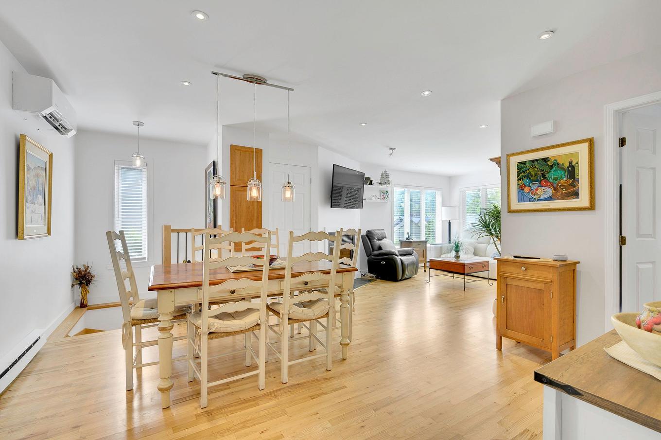 Dining room - 66 Av. Guindon, Saint-Sauveur, QC - Indoor Photo Showing Dining Room