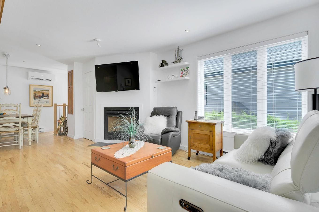 Living room - 66 Av. Guindon, Saint-Sauveur, QC - Indoor Photo Showing Living Room With Fireplace