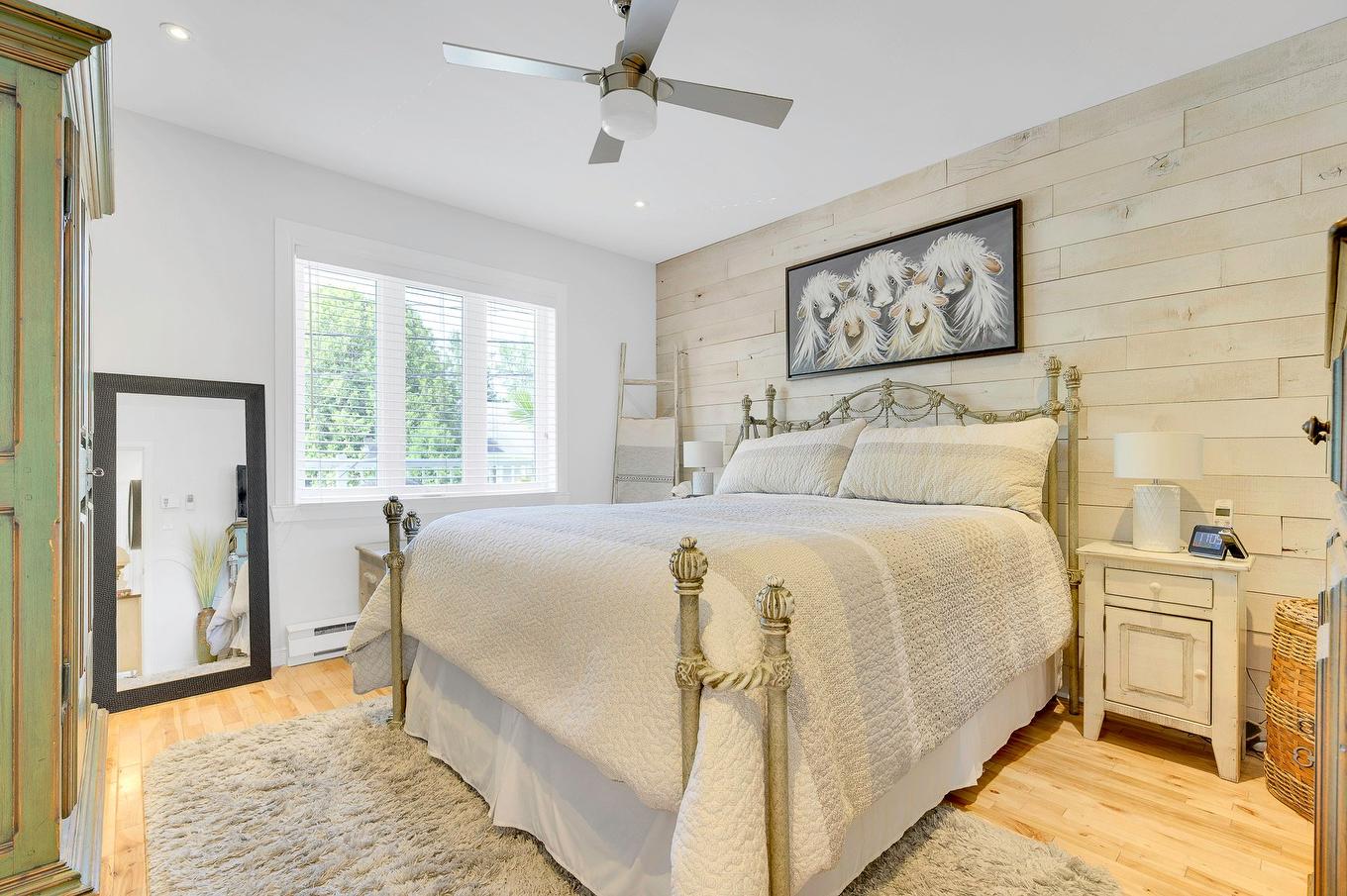 Primary bedroom - 66 Av. Guindon, Saint-Sauveur, QC - Indoor Photo Showing Bedroom