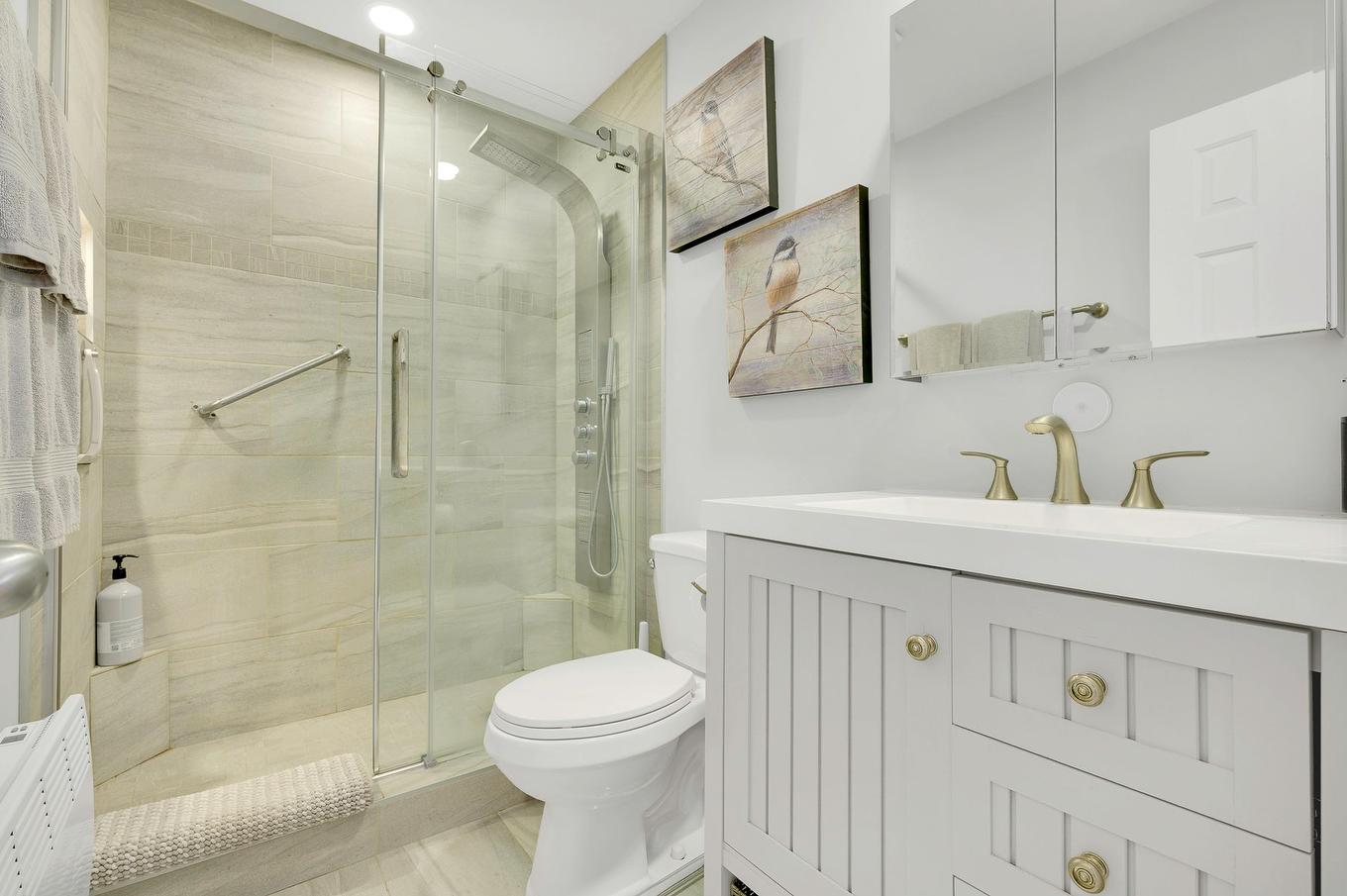 Bathroom - 66 Av. Guindon, Saint-Sauveur, QC - Indoor Photo Showing Bathroom