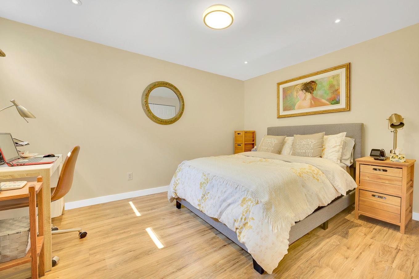 Bedroom - 66 Av. Guindon, Saint-Sauveur, QC - Indoor Photo Showing Bedroom