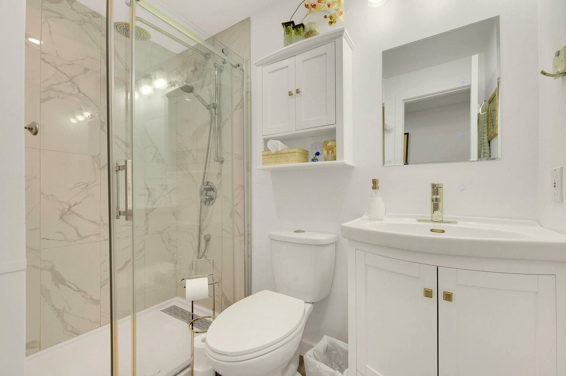 Bathroom - 66 Av. Guindon, Saint-Sauveur, QC - Indoor Photo Showing Bathroom