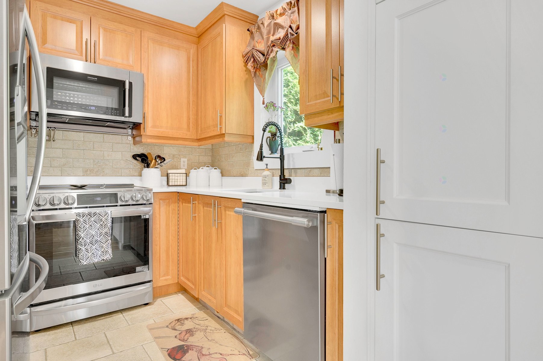 Kitchen - 66 Av. Guindon, Saint-Sauveur, QC - Indoor Photo Showing Kitchen