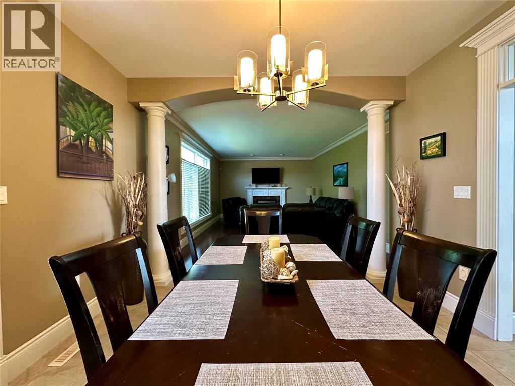 197 Augusta Blvd Boulevard, Sarnia, ON - Indoor Photo Showing Dining Room