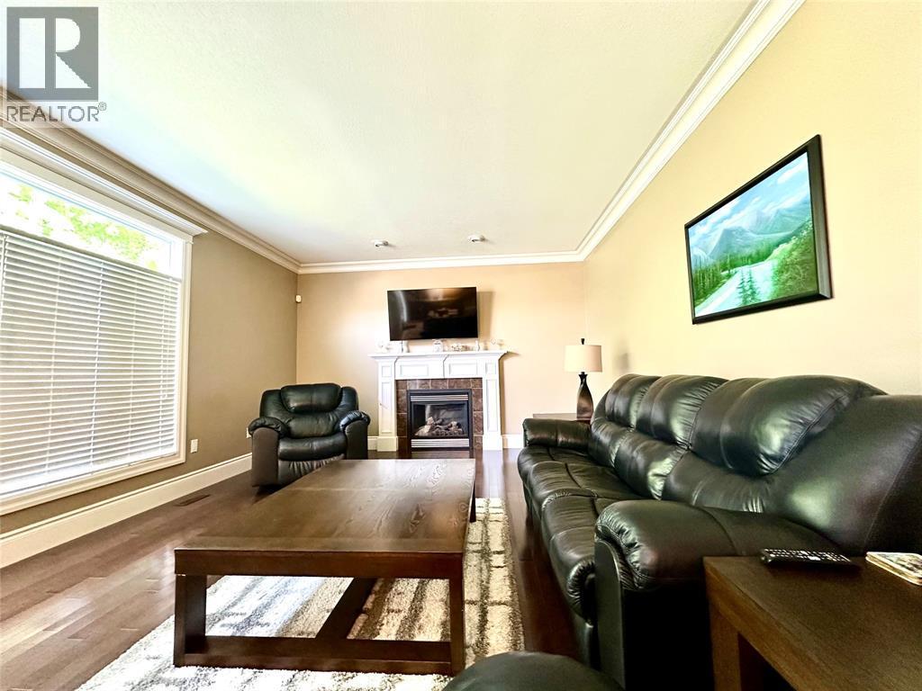 197 Augusta Blvd Boulevard, Sarnia, ON - Indoor Photo Showing Living Room With Fireplace