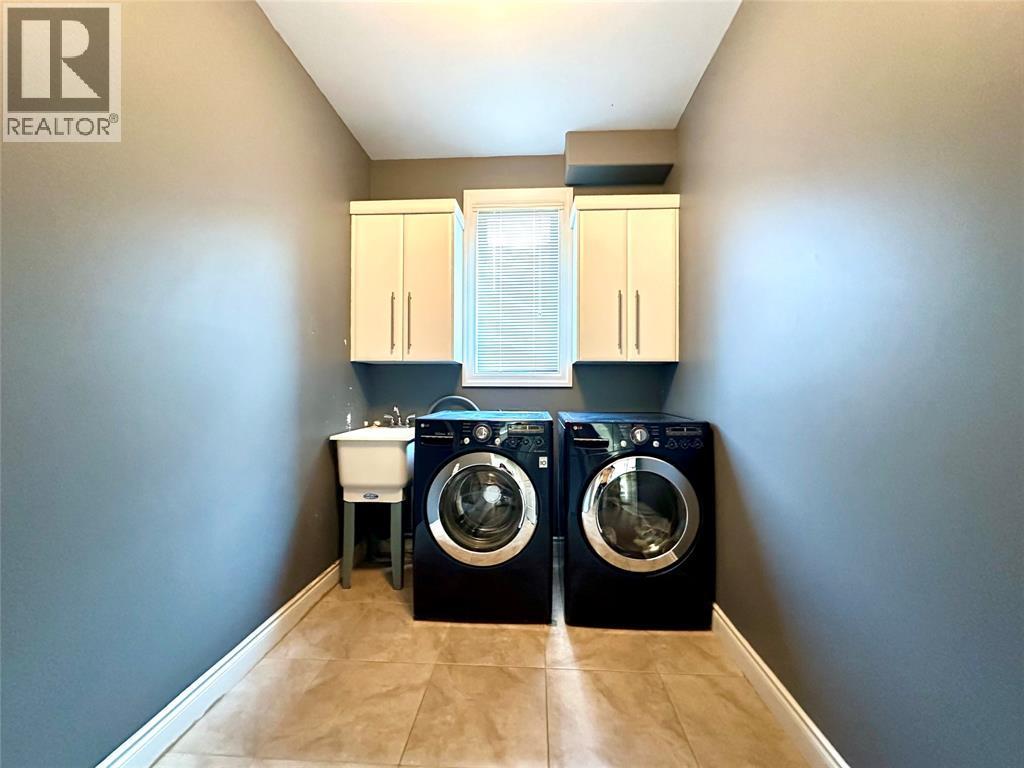 197 Augusta Blvd Boulevard, Sarnia, ON - Indoor Photo Showing Laundry Room